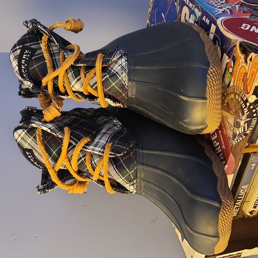 Sperry top-sider saltwater rain causal duck boot with plaid detailing